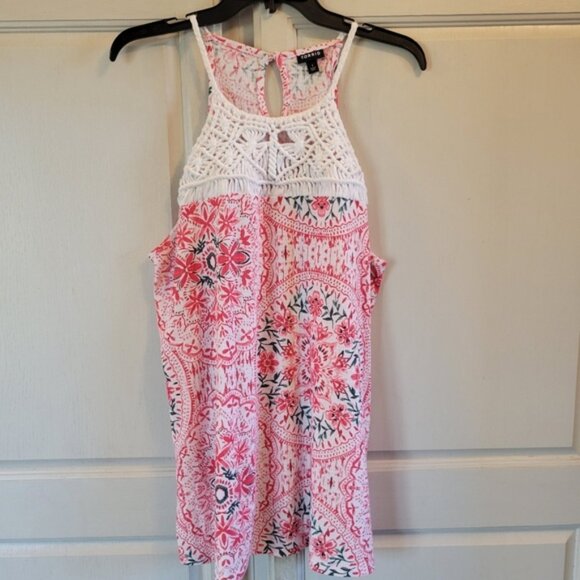 Torrid Red White Geometric Floral Crochet Sleeveless Top - Picture 1 of 8